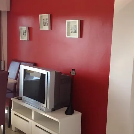 Studio Apartment *